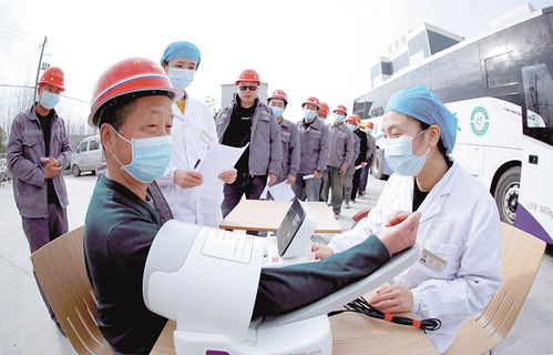 天門(mén)市創(chuàng)新推出“一站式”移動(dòng)健康體檢車(chē)，精準(zhǔn)服務(wù)農(nóng)民工健康